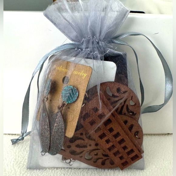 Bundle of 6 earrings NWT - Picture 3 of 11